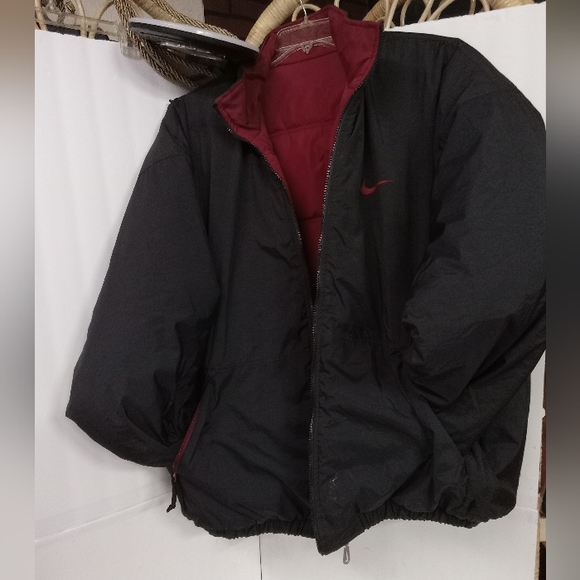 Nike reversible puffer jacket Sze XL Burgundy & Black - Picture 7 of 7